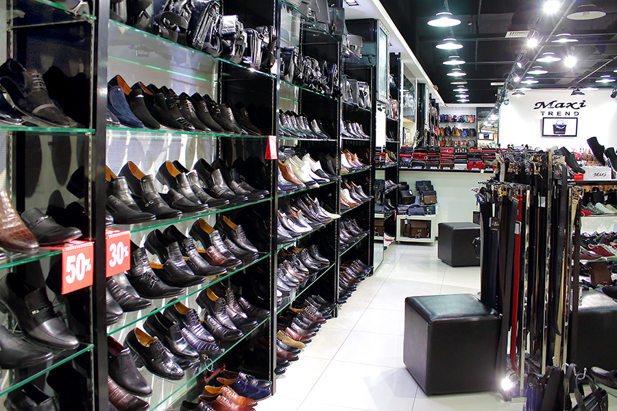Магазины туфель в москве. Обувной рынок. Женская обувь на рынке. Большой ассортимент обуви. Садовод рынок обувь мужская.