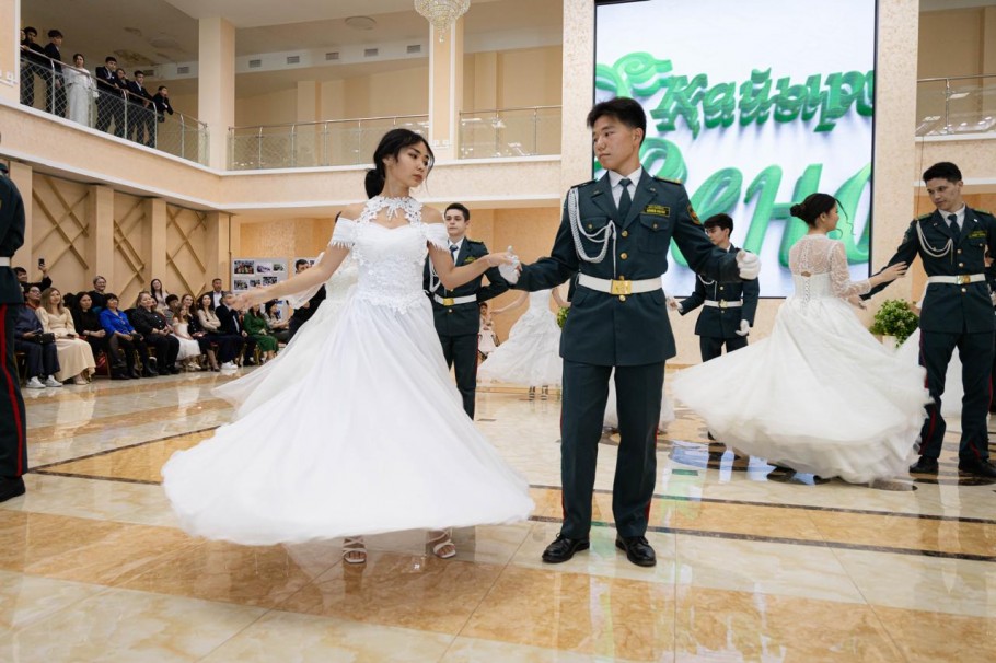 Үйлену тойындағы ваннадағы жасырын камера